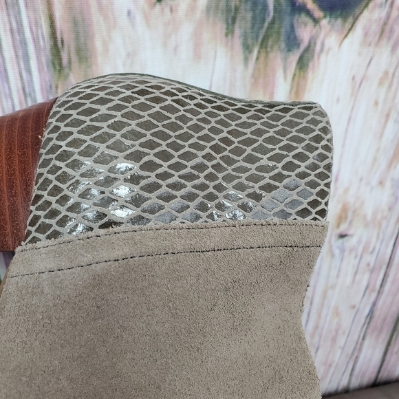 Vionic Bromley Beige Suede Snakeskin Print Zipper Ankle Booties Size 6 - Picture 9 of 12